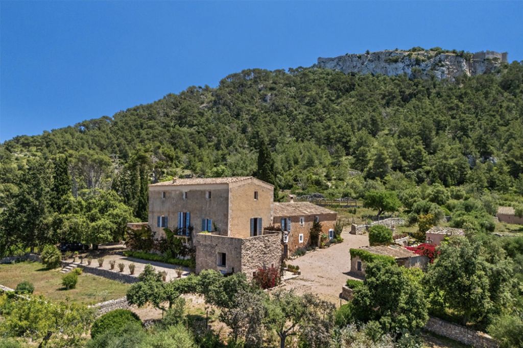 Exquisite Mallorcan finca with breathtaking panoramic views in Felanitx